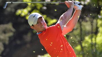 Rory McIlroy golpea la bola durante la primera jornada del WGC - Mexico Championship en el Club de Golf Chapultepec.