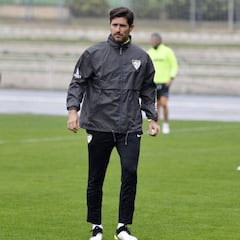 Víctor busca once: 17 alineaciones diferentes en 17 partidos