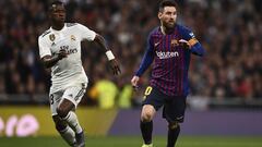 Vinicius junto a Messi en un momento del Cl&aacute;sico copero.