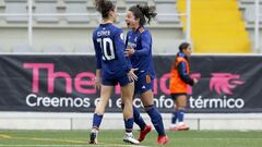 Esther y Ivana Andr&eacute;s, jugadoras del Real Madrid.