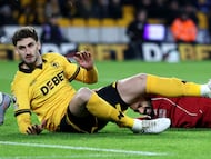 Wolverhampton Wanderers' Uruguayan defender #04 Santiago Bueno collides with Liverpool's Egyptian striker #11 Mohamed Salah during the English Premier League football match between Wolverhampton Wanderers and Liverpool at the Molineux stadium in Wolverhampton, central England on March 3, 2026. (Photo by Darren Staples / AFP) / RESTRICTED TO EDITORIAL USE. No use with unauthorized audio, video, data, fixture lists, club/league logos or 'live' services. Online in-match use limited to 120 images. An additional 40 images may be used in extra time. No video emulation. Social media in-match use limited to 120 images. An additional 40 images may be used in extra time. No use in betting publications, games or single club/league/player publications. /
