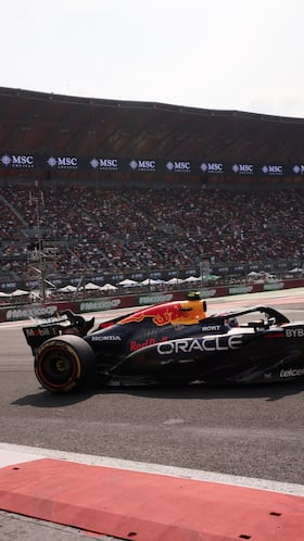 . CIUDAD DE MÉXICO (MÉXICO), 27/10/2024.- El piloto mexicano del equipo Red Bull Racing Sergio Perez, compite este domingo en el Gran Premio de Fórmula 1 en el autódromo Hermanos Rodriguez de la Ciudad de México (México). EFE/José Méndez