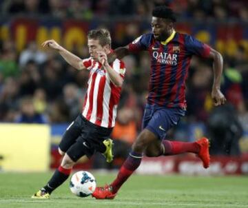 Alex Song y Aritz Aduriz.