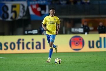 Lleg¨® al club grancanario cedido en 2021. Tras ser clave en el ascenso, renov¨® su cesi¨®n un a?o m¨¢s. En verano de 2024, Las Palmas ejecut¨® su clausula de compra y ya pertenece al equipo amarillo.