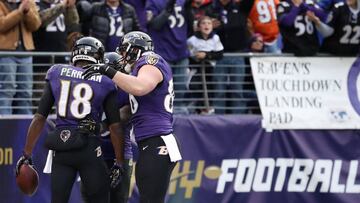 BALTIMORE, MD - DECEMBER 4: Wide receiver Breshad Perriman #18 of the Baltimore Ravens celebrates with teammates wide receiver Steve Smith #89 and tight end Nick Boyle #86 after scoring a fourth quarter touchdown against the Miami Dolphins at M&T Bank Stadium on December 4, 2016 in Baltimore, Maryland. Rob Carr/Getty Images/AFP
== FOR NEWSPAPERS, INTERNET, TELCOS & TELEVISION USE ONLY ==