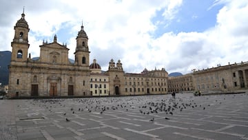 Bogot&aacute;. 9 de Enero de 2021. As&iacute; avanza el segundo d&iacute;a de cuarentena estricta en la capital del pa&iacute;s. Lugar: Plaza de Bolivar. (Colprensa - Camila D&iacute;az)