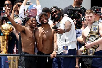 Ish Smith, Bruce Brown , DeAndre Jordan y Christian Braun.