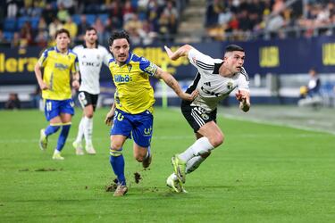 Aprobados y suspensos del Cádiz: San Emeterio impide la segunda de Garitano