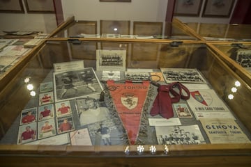 El museo del Torino está en Grugliasco, a las afueras de Turín. Es una joya y son los voluntarios los que lo mantienen en pie. Ocupa una gran mansión y en las dos plantas uno se hace a la idea de lo que es este club. 