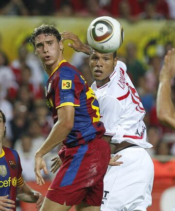 Se incorporó a La Masía en 2006. Jugó cuatro temporadas consecutivas en Segunda División con el Barça "B". En 2014 se incorporó al Celta, equipo que defendió hasta 2018. Desde esa fecha es futbolista del Sevilla.