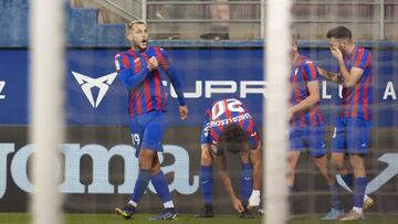 Stoichkov, de celebraci&oacute;n tras el doblete