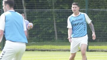 James Rodr&iacute;guez, activo en pr&aacute;ctica de Rafa Ben&iacute;tez