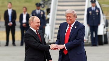 FILE PHOTO: U.S. President Donald Trump shakes hand with Russian President Vladimir Putin, as they meet to negotiate for an end to the war in Ukraine, at Joint Base Elmendorf-Richardson in Anchorage, Alaska, U.S., August 15, 2025. REUTERS/Kevin Lamarque/File Photo