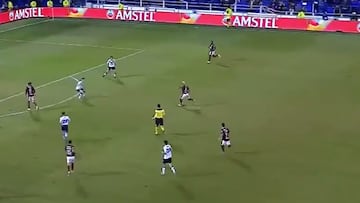 La fortuita ‘asistencia’ de Vidal en el cuarto gol de Flamengo