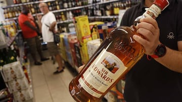 US adults like to drink alcohol, in fact 6 in 10 Americans consume alcohol, but 40 percent of the population don’t touch the stuff