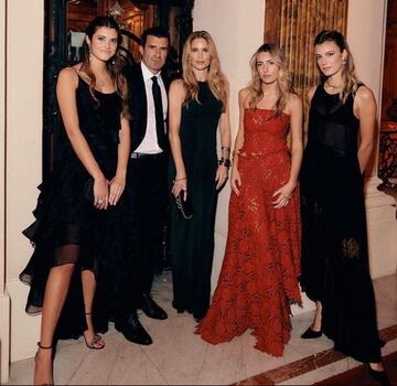 Luis Figo, Helen Svedin y sus hijas Daniela, Martina y Stella