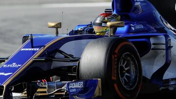 Sauber's German driver Pascal Wehrlein drives at the Circuit de Barcelona Catalunya on March 7, 2017 in Montmelo, on the outskirts of Barcelona during the first day of the second week of tests for the Formula One Grand Prix season. / AFP PHOTO / Josep Lago