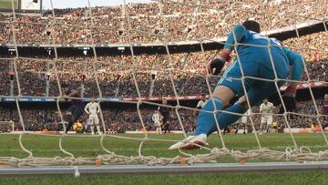 Lanzamiento de penalti de Luis Suárez en El Clásico frente al Madrid.