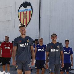 El Valencia ya suda en Paterna a la espera de Marcelino