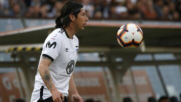 Futbol, Colo Colo vs Everton.  Cuartos de final Copa Chile 2019.  El jugador de Colo Colo Jaime Valdes controla el balon durante el partido de cuartos de final de la Copa Chile contra Everton disputado en el estadio Monumental de Santiago, Chile.  06/09/2019  Andres Pina/Photosport   Football, Colo Colo vs Everton.  Quarter finals Copa Chile championship 2019.  Colo Colo's player Jaime Valdes controls the ball during the quarter finals of the Copa Chile Championship against Everton held at the Monumental stadium in Santiago, Chile.  06/09/2019  Andres Pina/Photosport