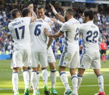 Los jugadores celebran el 3-0 de Nacho. 