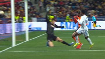Vean a Vinicius marcar uno de los mejores goles del a?o: ?queda alg¨²n hater despu¨¦s de esto?