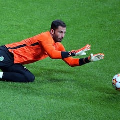 Adán renovará con el Sporting