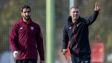 Garitano con Raúl García.