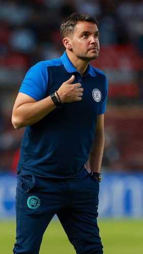 Nicolas Larcamon head coach of Cruz Azul during the 16th round match between Queretaro and Cruz Azul as part of the Liga BBVA MX Varonil, Torneo Clausura 2026 at La Corregidora Stadium, on April 21, 2026 in Santiago de Queretaro, Mexico.
