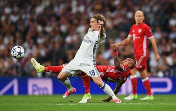 Luka Modric and Arturo Vidal battle for the ball in last week's Champions League quarter final at the Bernabéu.