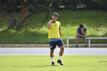 Valen, en un entrenamiento del Almería.