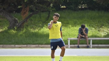 Valen, en un entrenamiento del Almería.