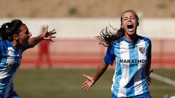 Raquel celebrando su gol.