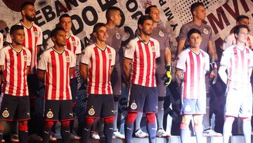 La noche de este jueves, en el Estadio Chivas, ha aparecido el uniforme por primera vez, de forma oficial.