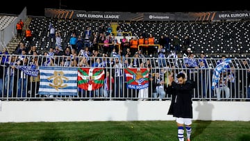 Soccer Football - Europa League - Maccabi Tel Aviv v Real Sociedad - Partizan Stadium, Belgrade, Serbia - October 24, 2024 Real Sociedad's Brais Mendez applauds fans after the match REUTERS/Marko Djurica