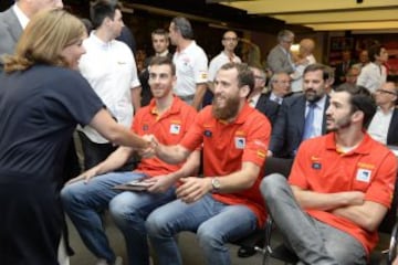 El acto tambi¨¦n sirvi¨® para despedir a los doce que este mi¨¦rcoles pondr¨¢n rumbo a Berl¨ªn para disputar la primera fase del Eurobasket, donde se estrenar¨¢ el s¨¢bado ante la Serbia subcampeona de Djordjevic