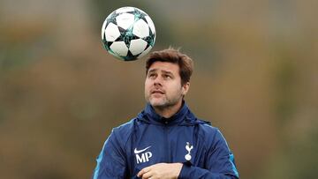 Soccer Football - Champions League - Tottenham Hotspur Training - Tottenham Hotspur Training Centre, London, Britain - October 31, 2017 Tottenham manager Mauricio Pochettino during training Action Images via Reuters/John Sibley