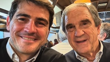 Así fue la reunión de dos porteros de leyenda: Casillas y Arconada inauguran una sidrería