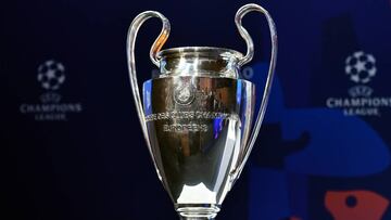 El trofeo de campe&oacute;n de la UEFA Champions League.