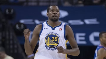 January 10, 2018; Oakland, CA, USA; Golden State Warriors forward Kevin Durant (35) celebrates against the Los Angeles Clippers during the second quarter at Oracle Arena.