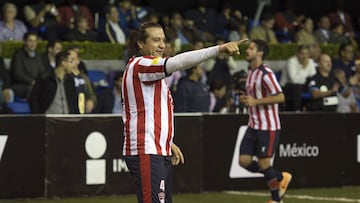 Chivas vence al América en el juego de leyendas