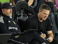 FORT LAUDERDALE, FLORIDA - AUGUST 16: Greg Vanney, Head Coach of LA Galaxy, looks on during the MLS match between Inter Miami CF and LA Galaxy at Chase Stadium on August 16, 2025 in Fort Lauderdale, Florida. Leonardo Fernandez/Getty Images/AFP (Photo by Leonardo Fernandez / GETTY IMAGES NORTH AMERICA / Getty Images via AFP)