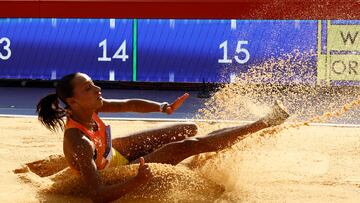 PARÍS, 02/08/2024.- La española Ana Peleteiro durante la prueba de Triple salto femenino de los Juegos Olímpicos de París 2024, este viernes en la capital francesa. EFE/ Julio Muñoz