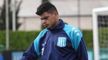 Gustavo Bou en las instalaciones de Racing de Avellaneda.