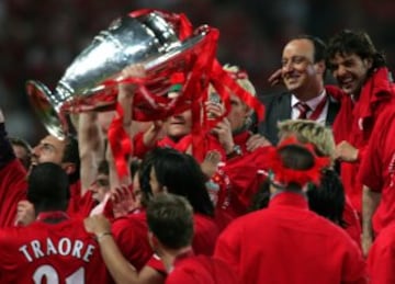 En 2005 consiguió su trofeo más importante hasta la fecha, la Champions League para el Liverpool tras vencer al Milan en la final en Estambul, Turquía.
