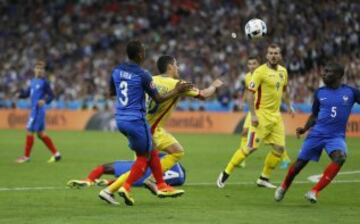 1-1  Evra hizo penalti a Stancu. El rumano anotó el gol del empate desde los 11 metros.