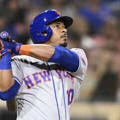 Eduardo Escobar es el quinto venezolano en conectar un ciclo en MLB