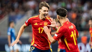 Bratislava (Slovakia), 17/06/2025.- Jesus Rodriguez of Spain (L) celebrates scoring the 1-0 goal during the UEFA Under-21 Championship group stage soccer match between Spain and Italy in Trnava, Slovakia, 17 June 2025. (Italia, Eslovaquia, España) EFE/EPA/JOZEF JAKUBCO