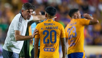Veljko Paunovic head coach, Javier Aquino of Tigres during the 6th round match between Tigres UANL and Atlas as part of the Liga BBVA MX, Torneo Clausura 2025 at Nou Universitario Stadium, on February 08, 2025 in Monterrey, Nuevo Leon, Mexico.
