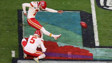 The 2023 Super Bowl got off to a flyer with early scores tied at 7-7 and the Chiefs with a chance to pop over a go-ahead FG. But the goalpost was hit.